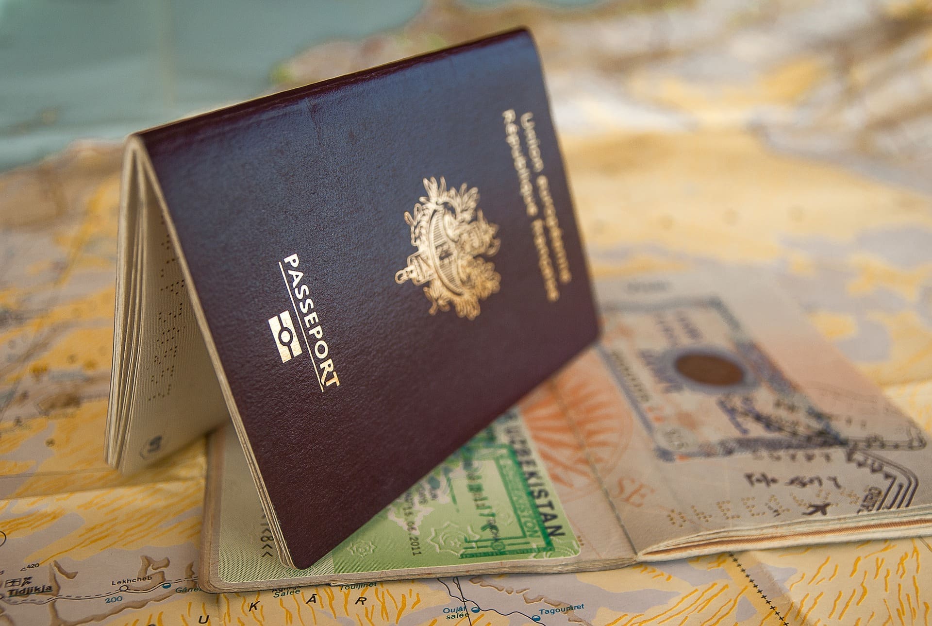 travel in eu with expired passport