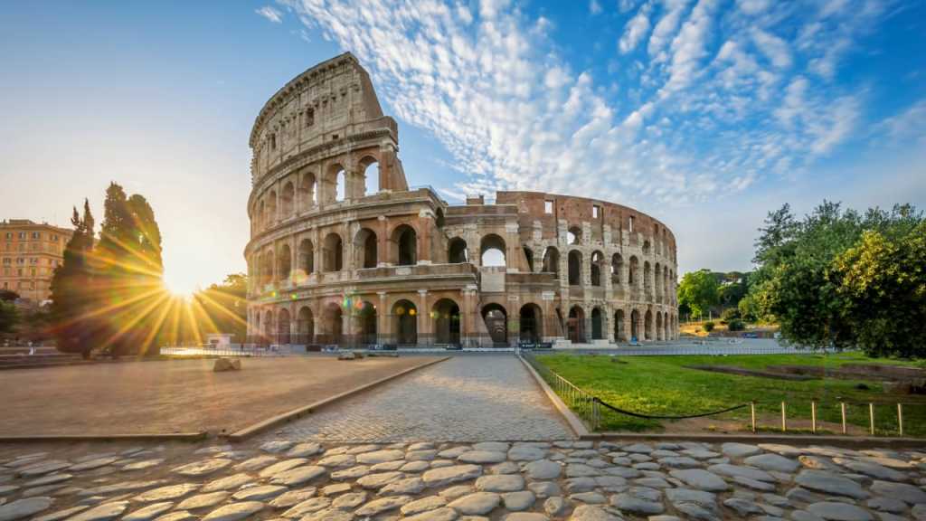 Colisée de Rome par une belle journée pour visiter la ville.