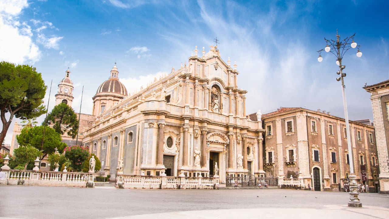 La Piazza del Duomo et la cathédrale Sainte-Agathe, en plein cœur de Catane.